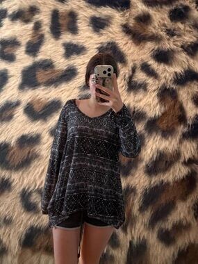 Women's Black Patterned V-Neck Long Sleeve Top